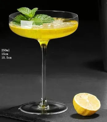 Transparent lead-free glass cocktail glass with seamless flat base and satin-board wall design