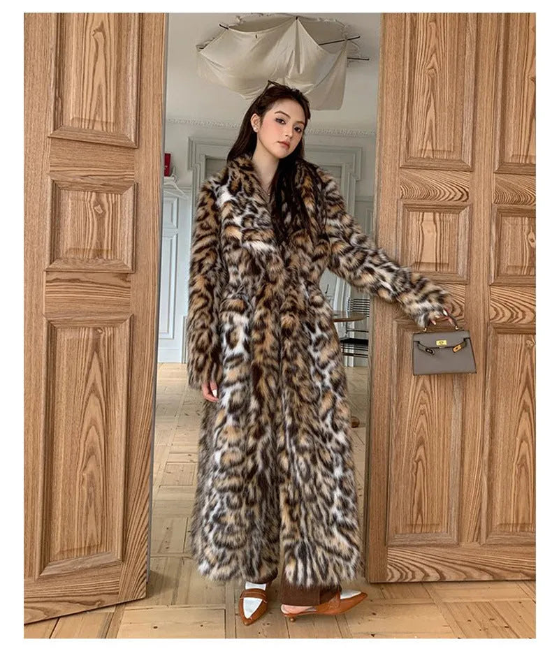 Street fashion faux fur coat with fur collar and pockets in 80cm length