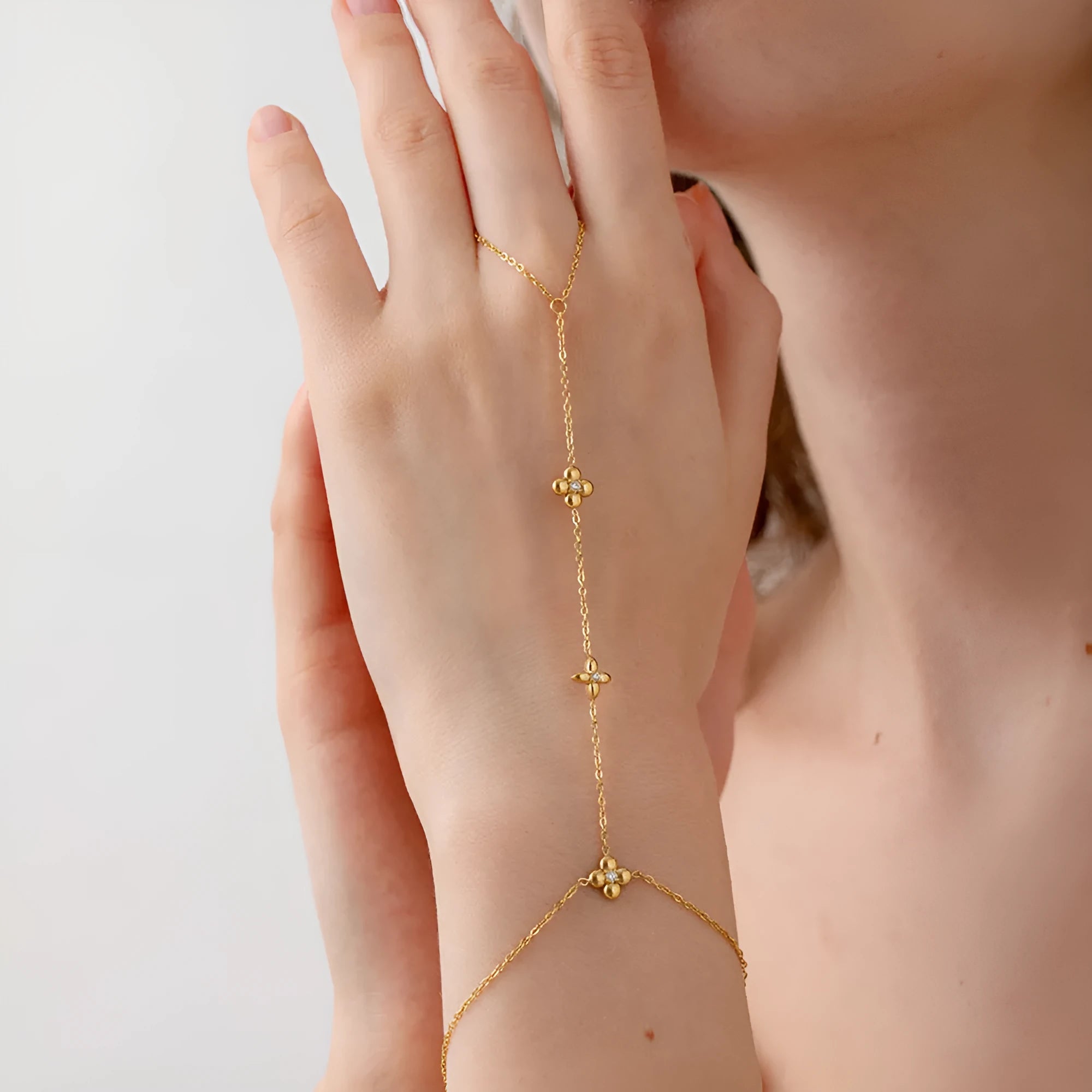 Gold stainless steel women's bracelet with geometric flower and eight-pointed stars design