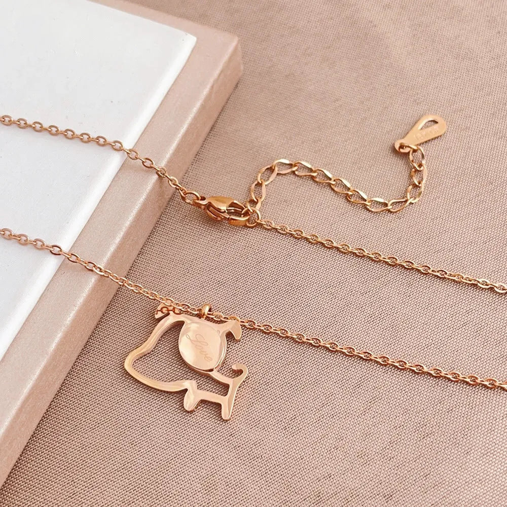 Rose gold titanium steel clavicle chain necklace with geometric line pattern and electroplated non-fade finish