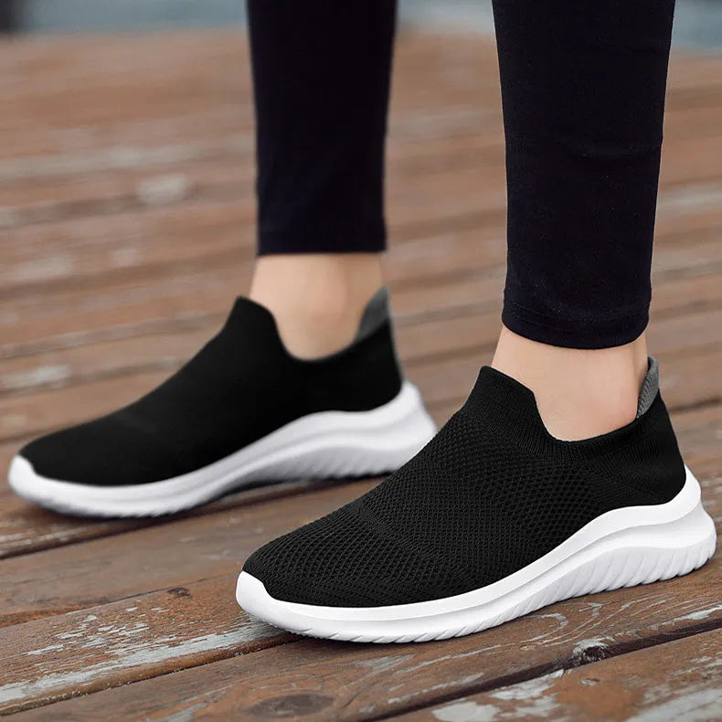 Men's breathable mesh running shoes with MD sole, available in multiple colours, side view on white background