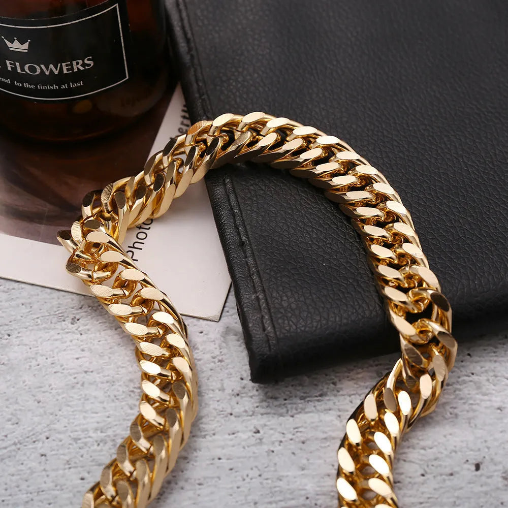 Women's gold thick chain necklace with a pendant on a model, showing its 32cm length.