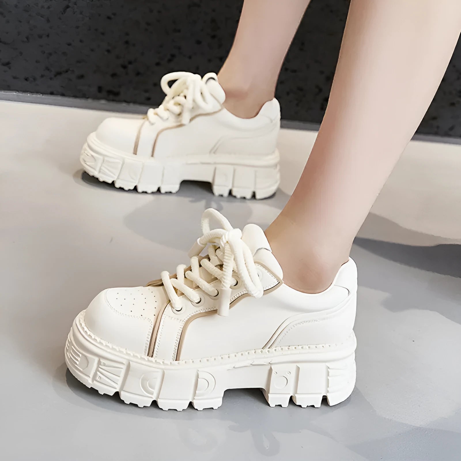 Women's leather casual shoes with 3cm rubber foam sole in beige or pink colour