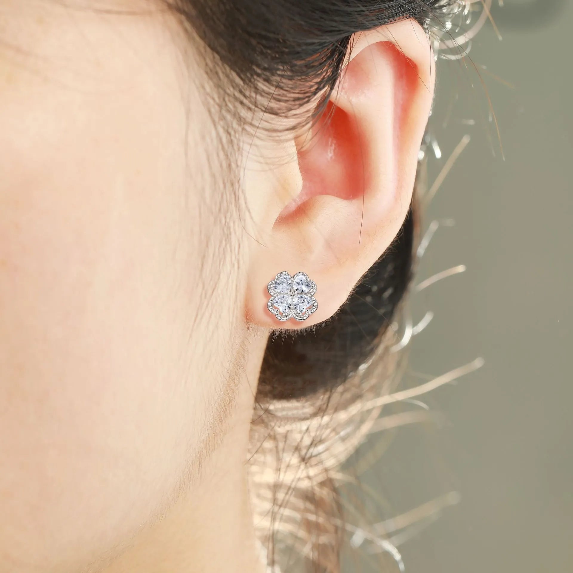Zeng Yin women's 925 silver heart-shaped earrings with white zircon stones in white gold colour.