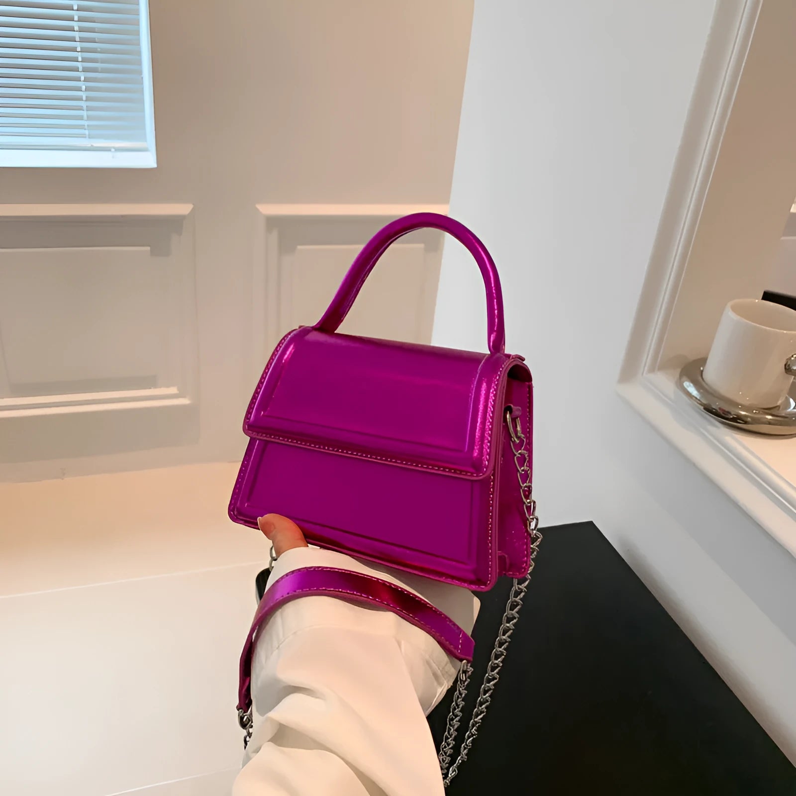 Retro shoulder crossbody bag in horizontal square shape with sewing line detail