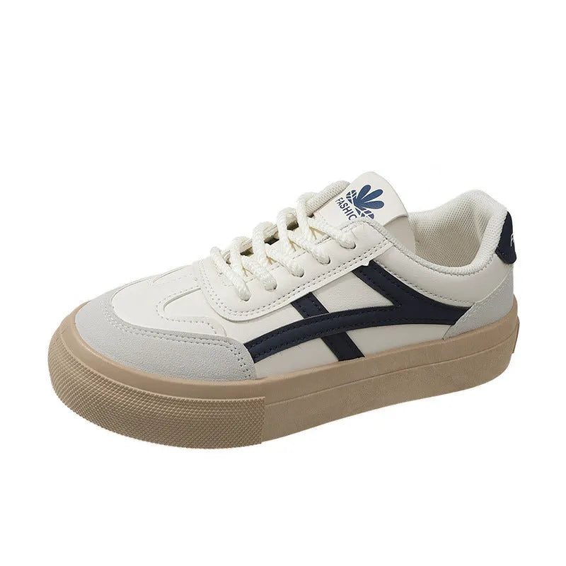Casual board shoes in brown with low-top design, round toe, and flat rubber sole