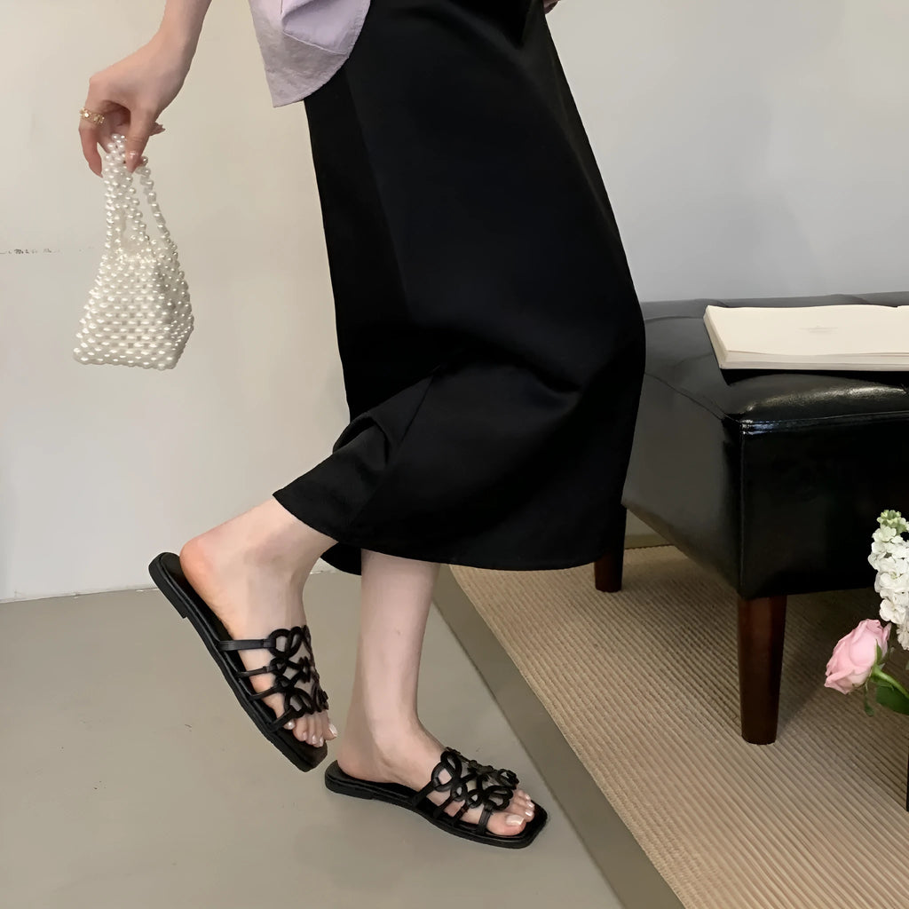 Summer Roman style hollow-out flat beach slippers for women in black