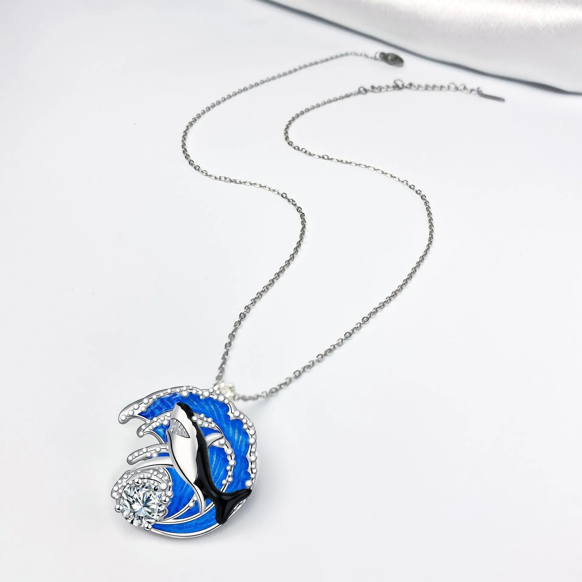 Women's shark necklace with copper pendant and cross chain, adjustable 41-50cm length