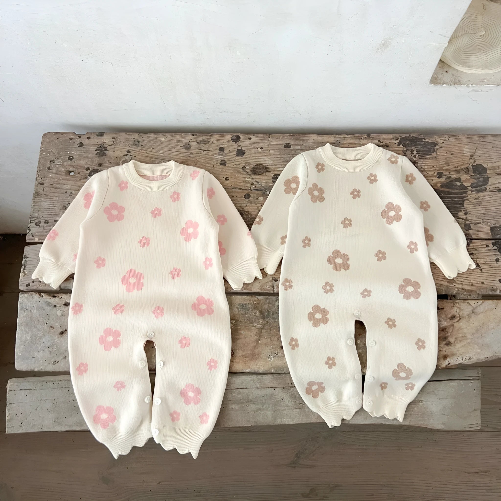 Baby romper jumpsuit in cotton with long sleeves, pink flowers pattern, side view