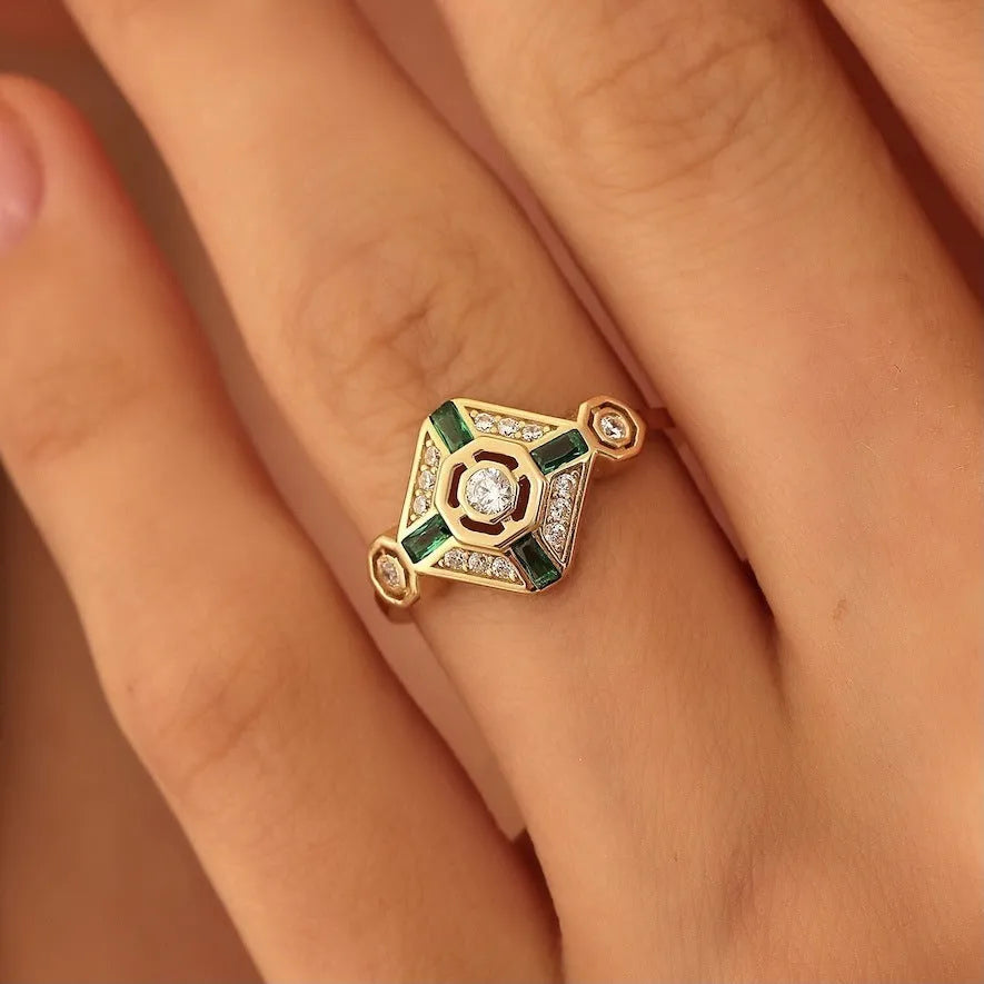 Ins style women's square ring with an emerald diamond appearance in Lvzuan colour
