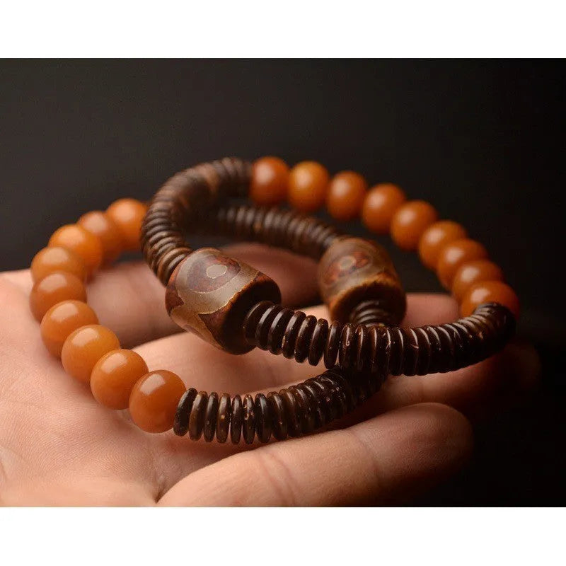 Single circle bodhi seed bracelet with polished 8x10mm drop-shaped beads in natural white colour