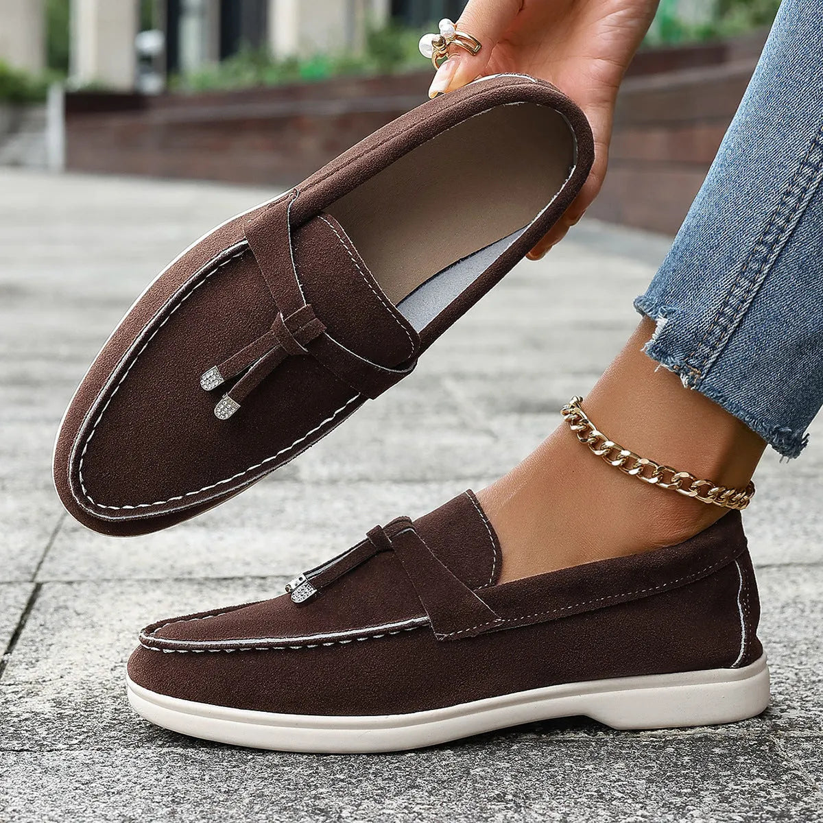 Casual platform dad shoe slip-on loafers in canvas with a round toe and rubber sole.
