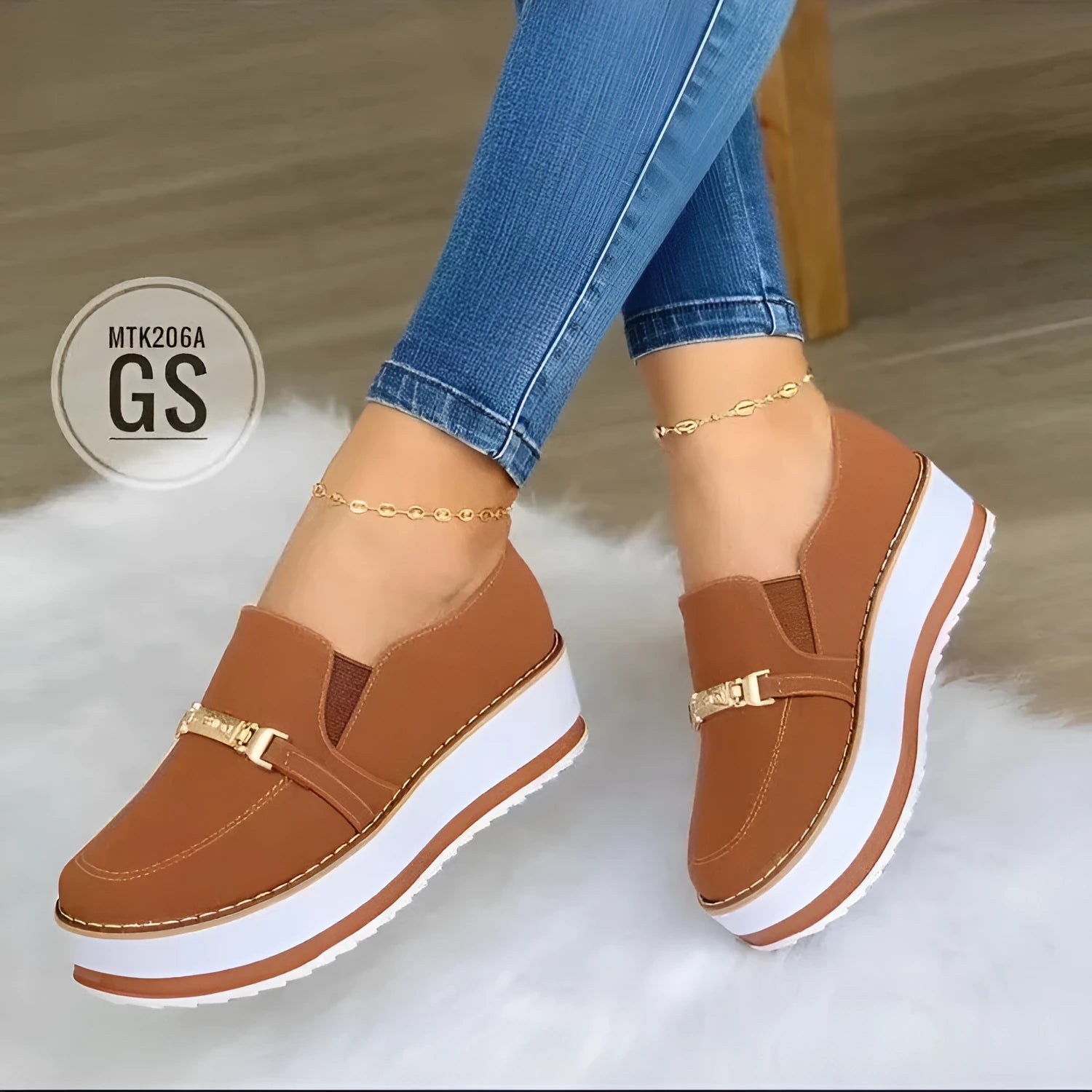 Women's black slip-on flat platform sneakers with round toe and low heel