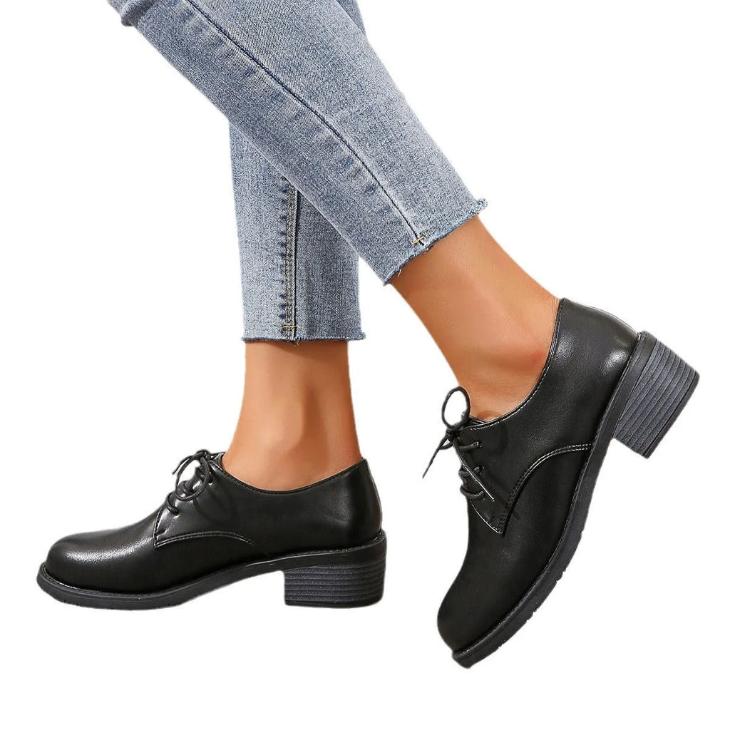 Black women's low-top work shoes with a chunky heel, PU leather upper, and rubber sole.