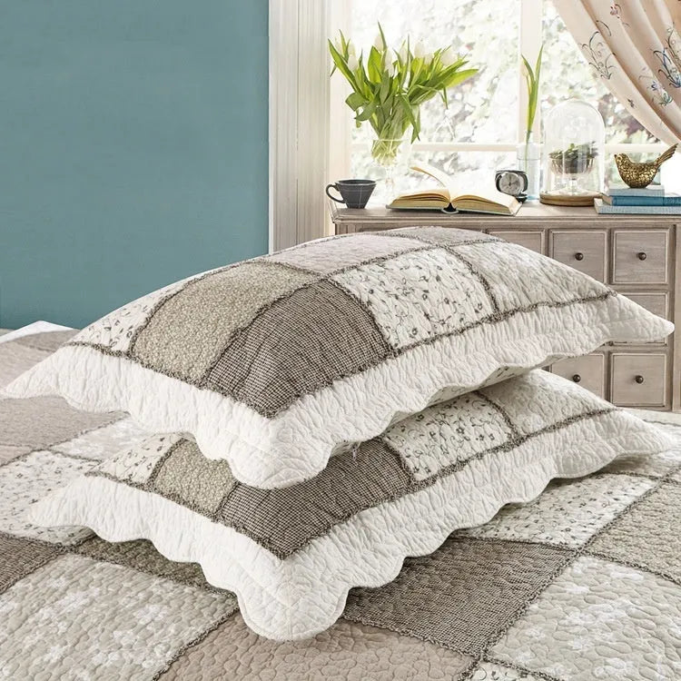 Pure cotton quilted bedspread three-piece set in bedspread style with matching pillowcases.