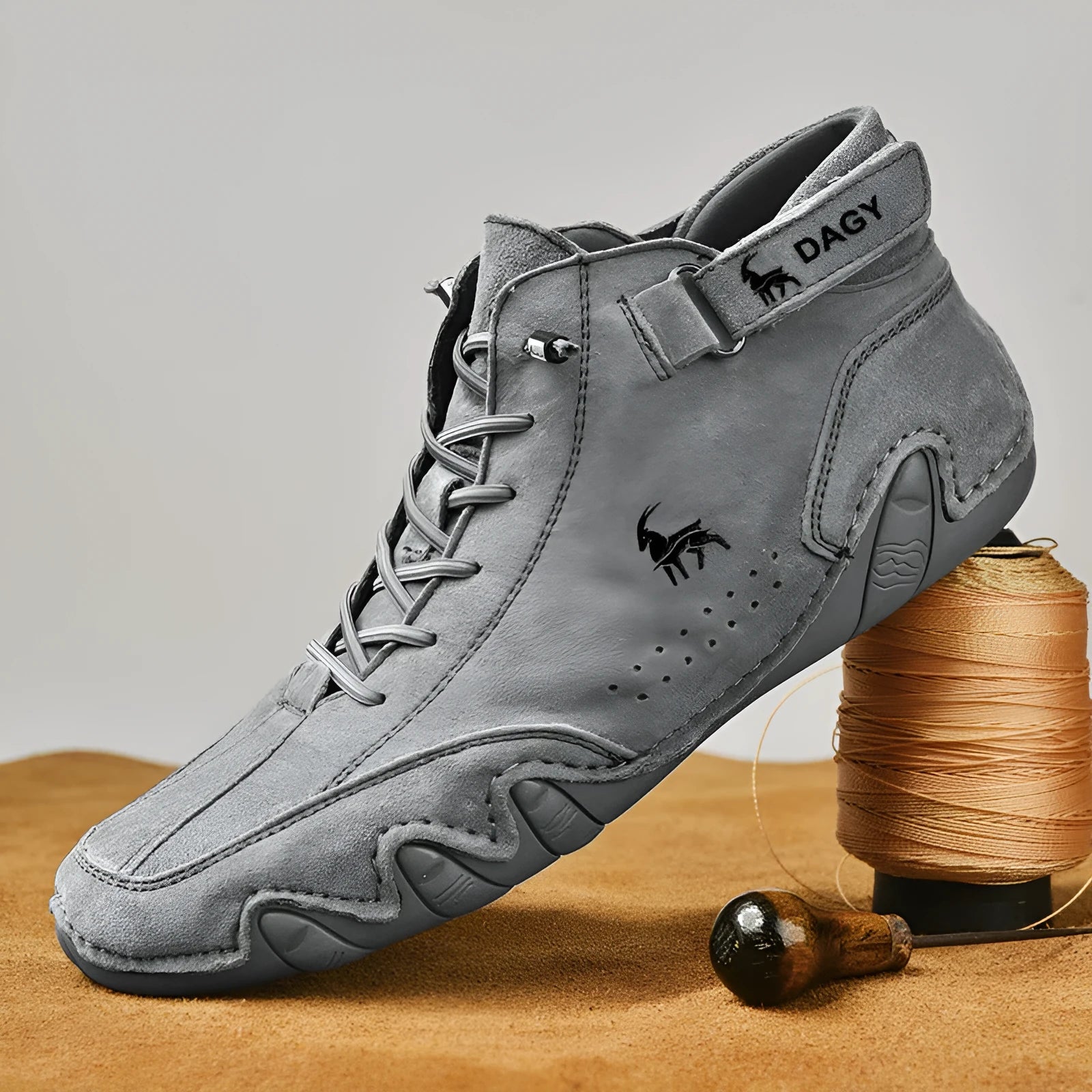 Men's fleece-lined slip-on boots with rubber sole and round toe, in black colour option