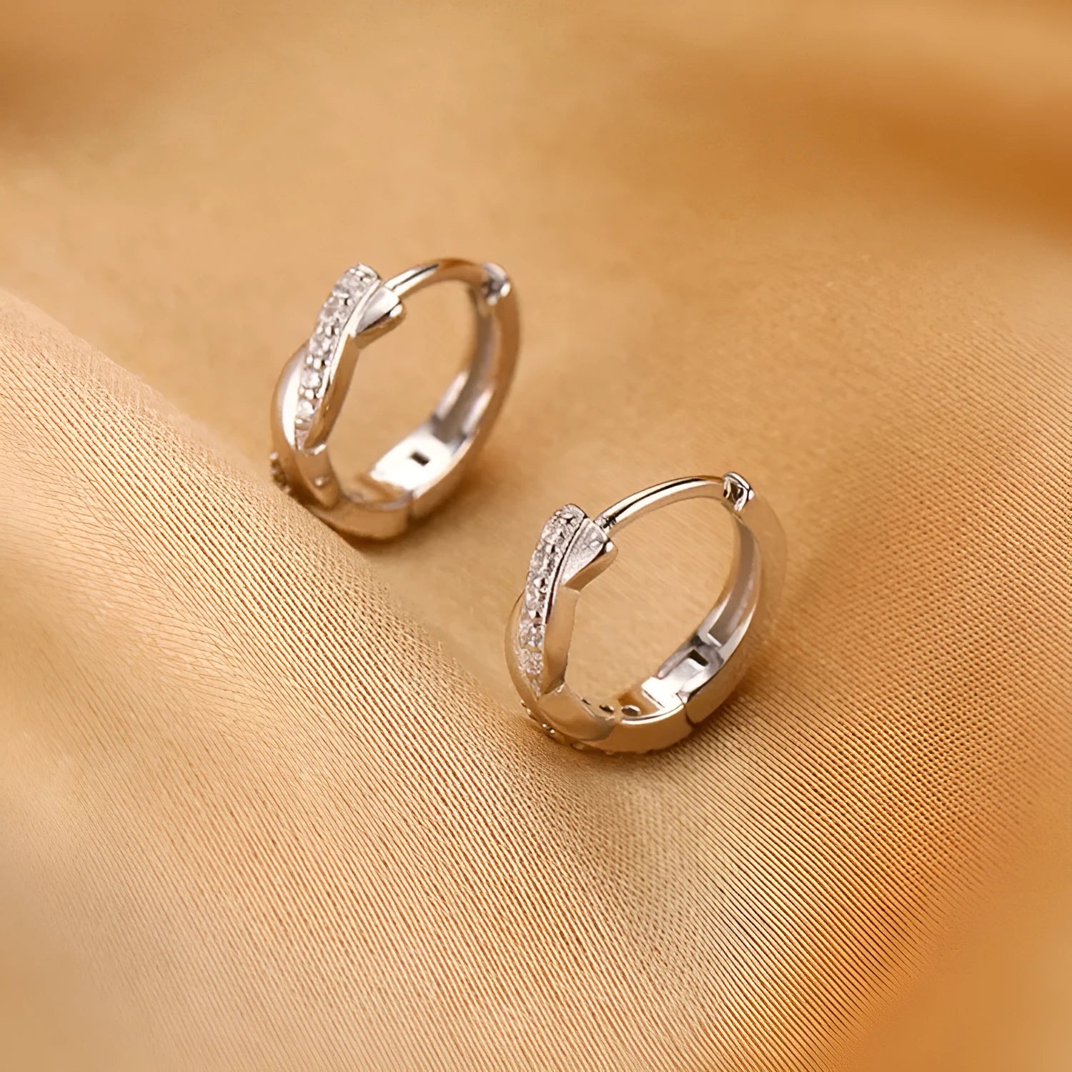 Geometric round women's earrings with interwoven hemp rope and copper metal in gold or silver colour