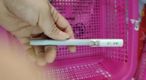 Black gel pen with full needle tube, plastic body 14.1x1.1cm, non-erasable ink