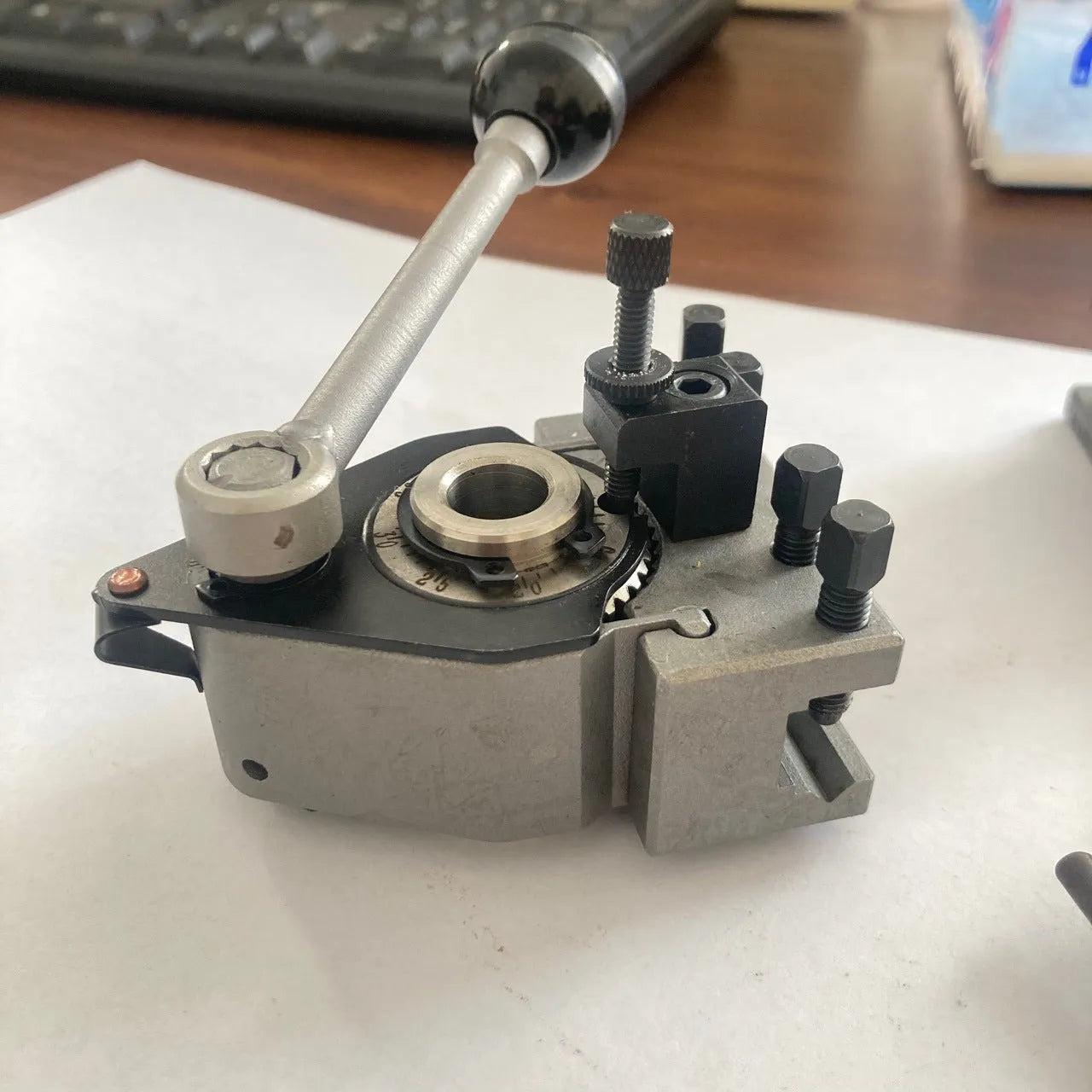 Aa type quick change tool holder in alloy iron for household metal lathes with extra bed included