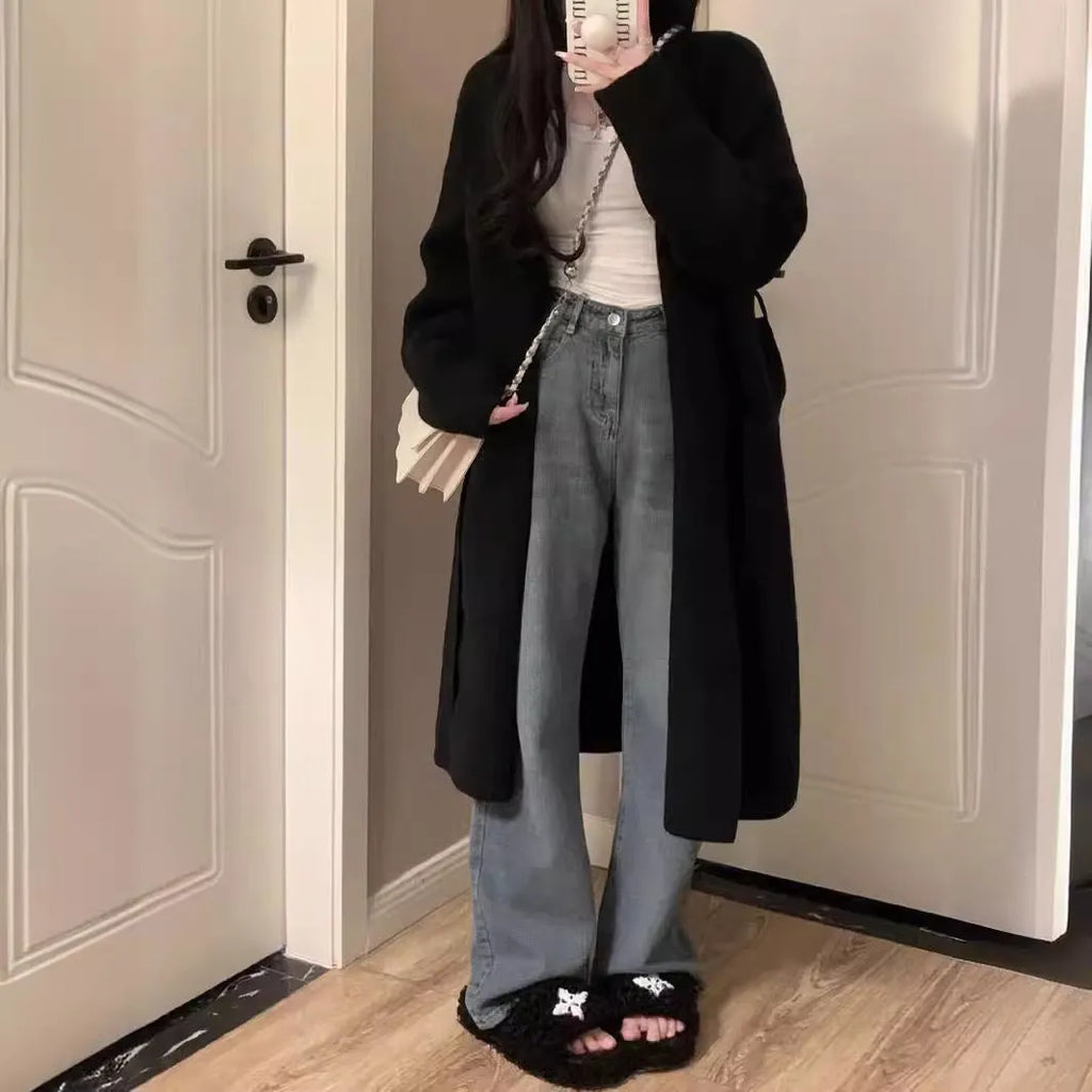 Women's mid-length knitted cardigan with V-neck and long sleeves in loose fit