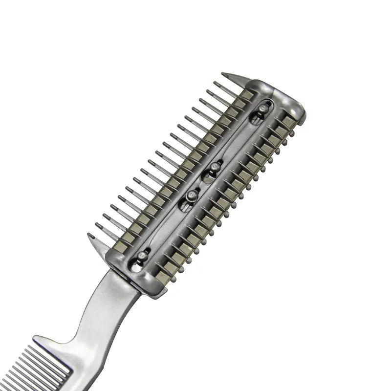 Plastic hair cleaning comb for dogs and cats with a free blade in blister packaging.