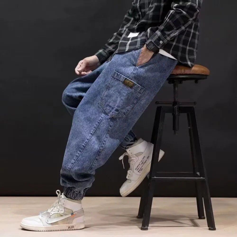 Men's mid-waist straight-leg cargo jeans in blue and gray polyester denim blend