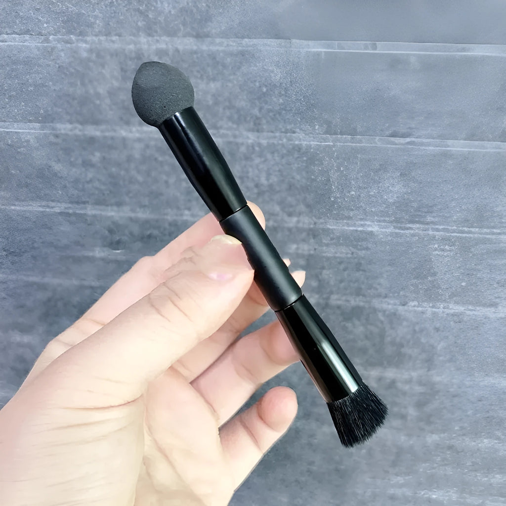 Black wooden handle concealer brush with sponge tip for dark circles