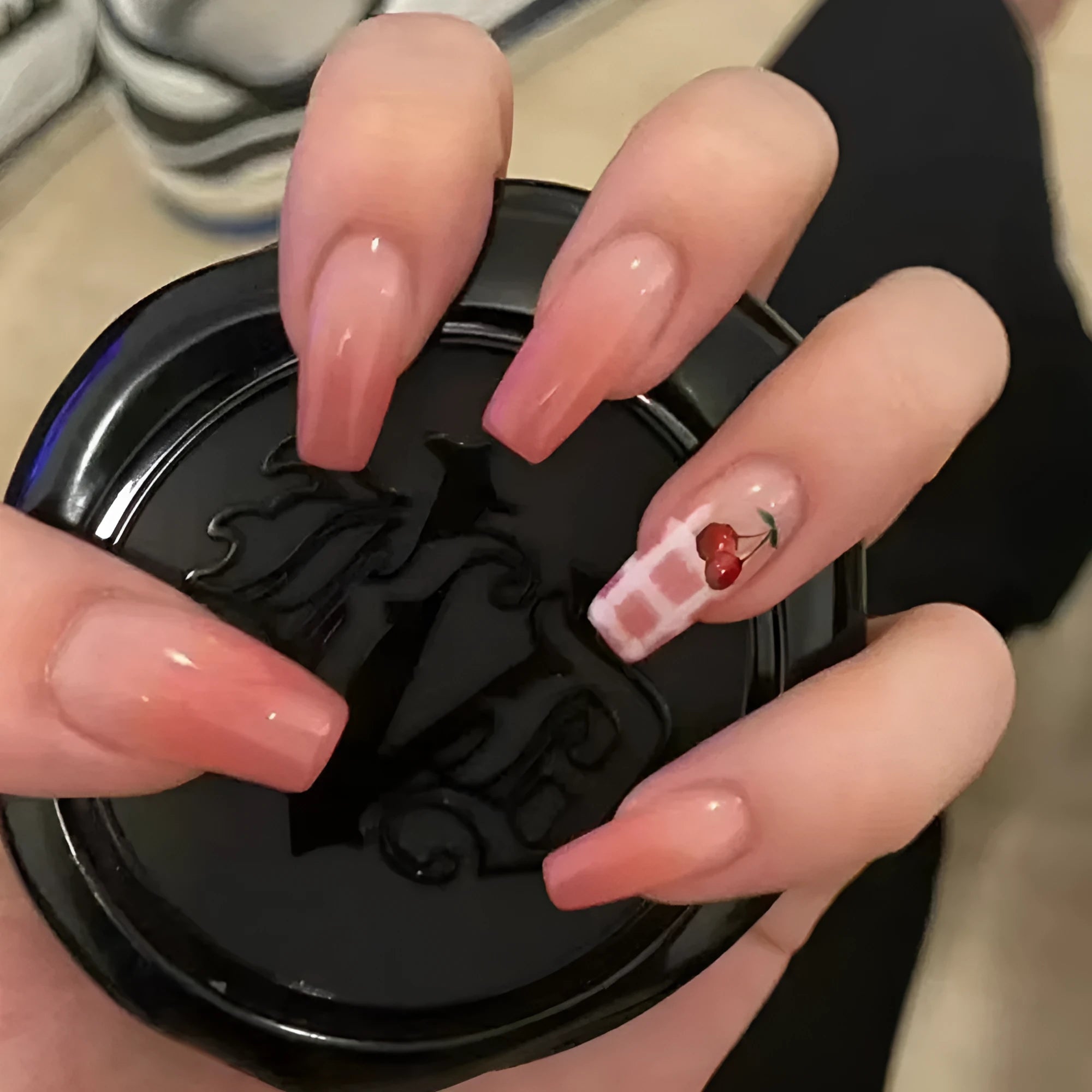 Crystal Butterfly fake nail set with 24 nail pieces and glue in colour Z053 plain pattern.