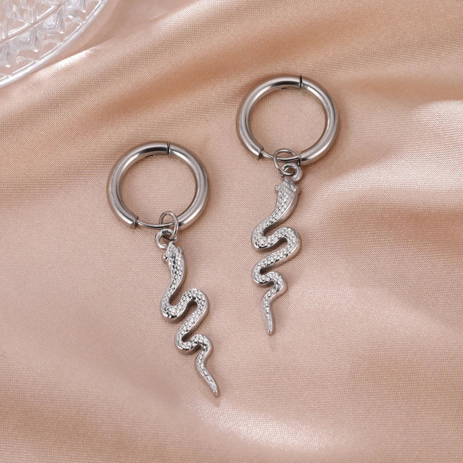 Vintage snake earrings with 18K gold-plated stainless steel and ear clip design