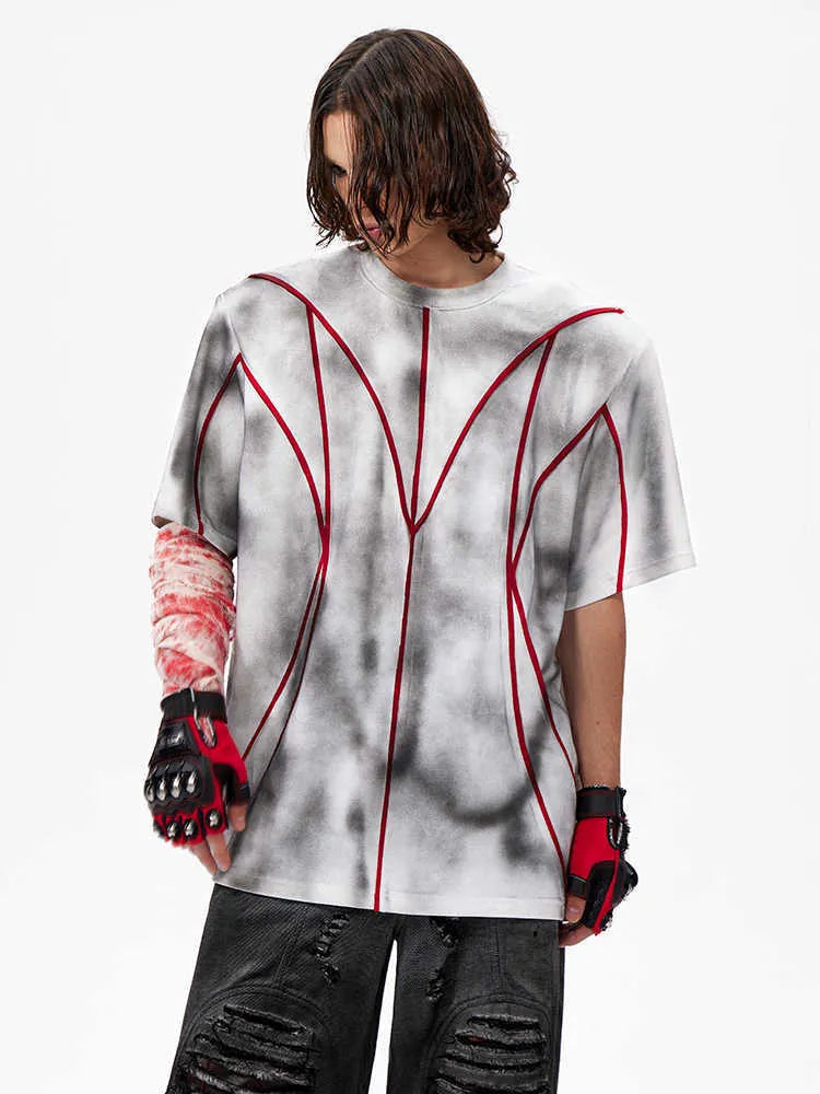 Padded shoulder short sleeve T-shirt with three-dimensional line patchwork design in picture colour.