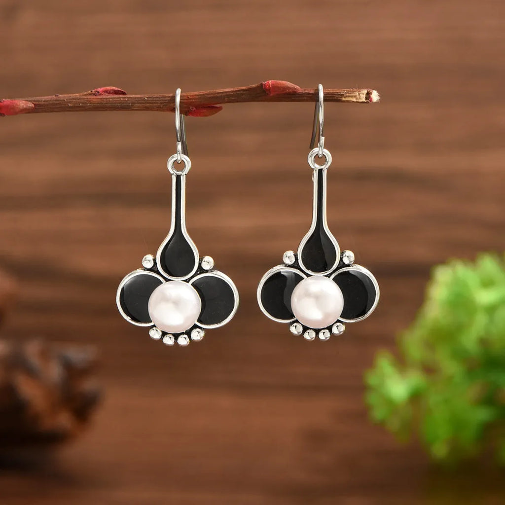 Silver retro fashion women's earrings with creative alloy design and electroplated finish