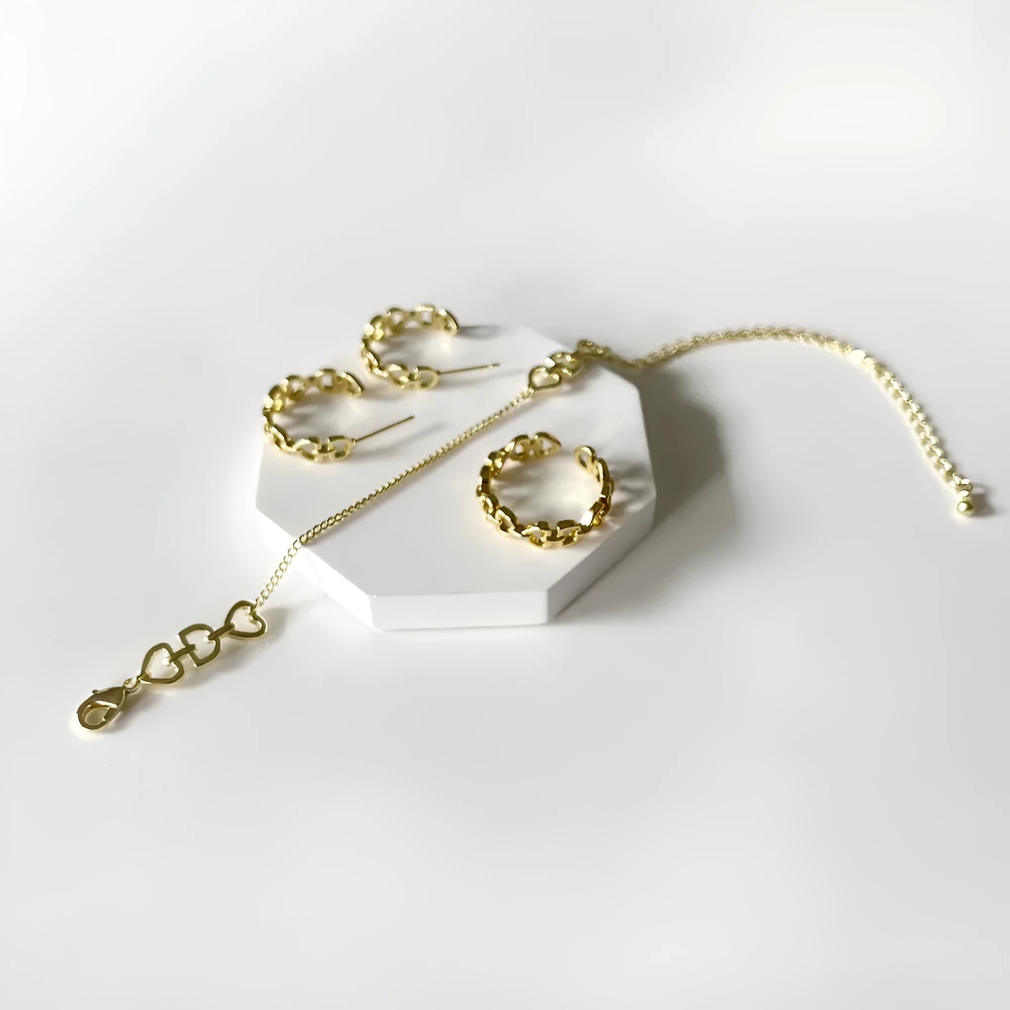 Copper geometric fashion jewelry set with ring, earrings, and bracelet, electroplated gold-plated finish inlaid artificial gems