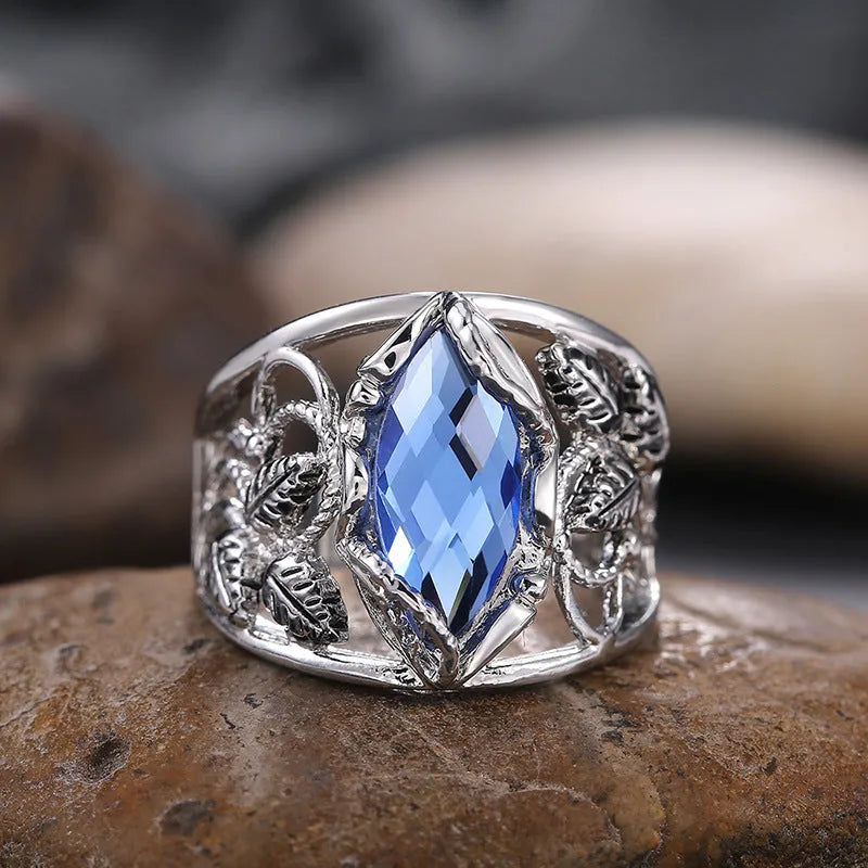 Blue horse eye-shaped women's ring with crystal inlay in alloy metal