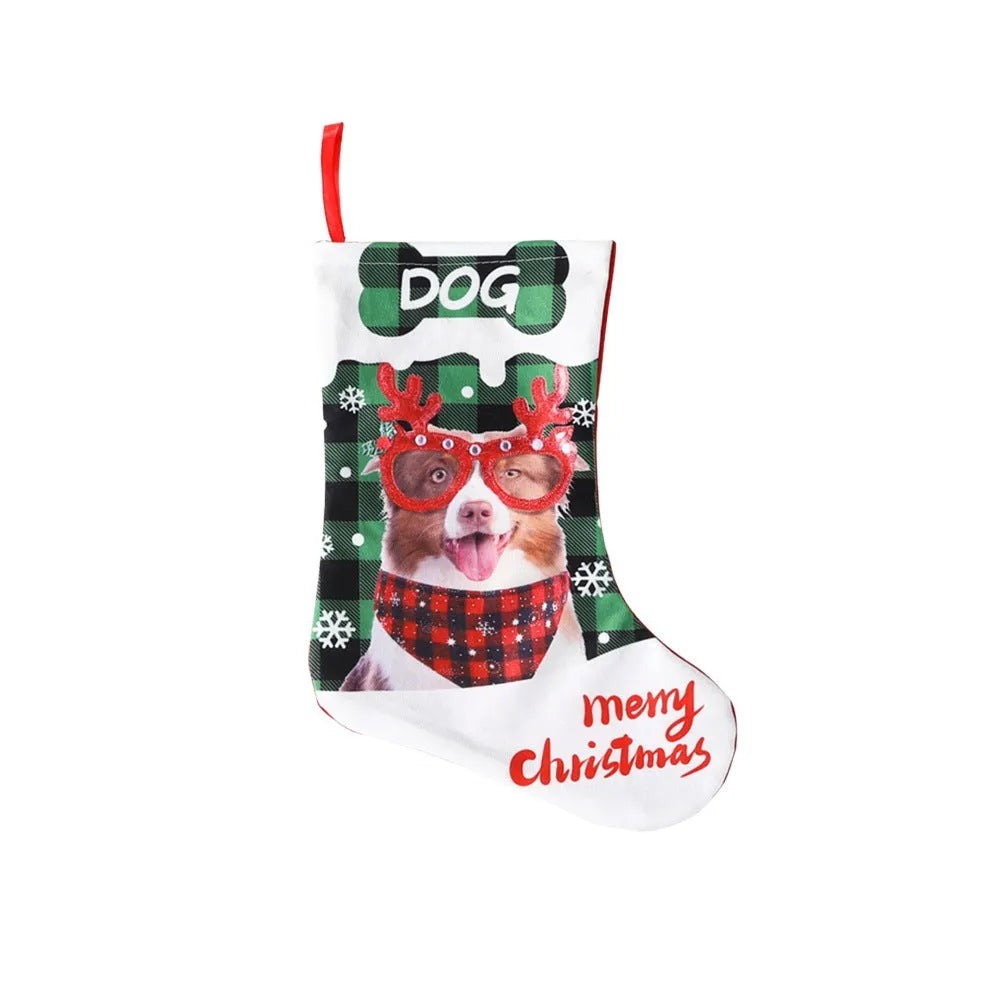 Printed cloth Christmas decoration panel with plaid puppy and cat designs measuring 26x36cm