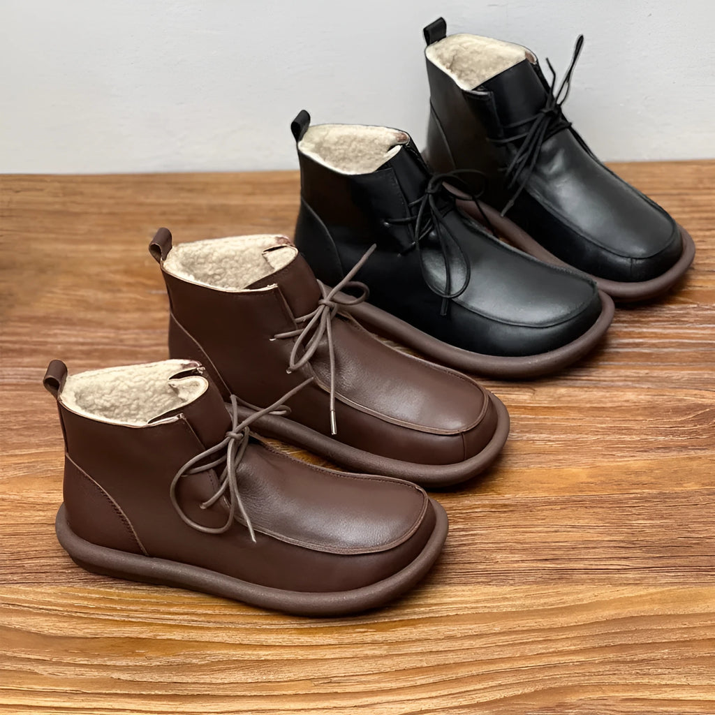 Women's cowhide boots with extra-thick velvet lining, flat heel, round toe, available in black and coffee colours