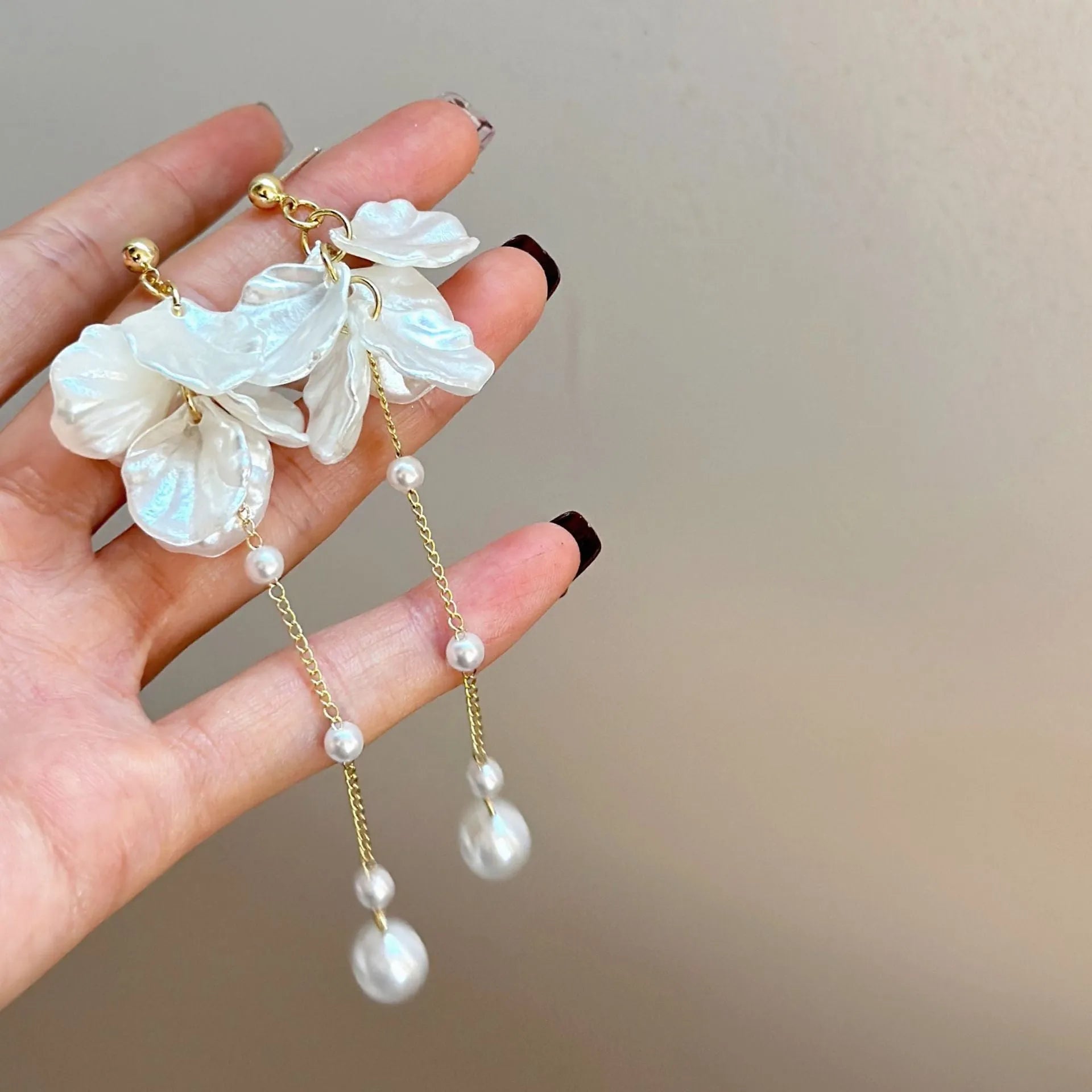 Women's fashion shell pearl tassel earrings showing 8.8cm length with multiple clip style options