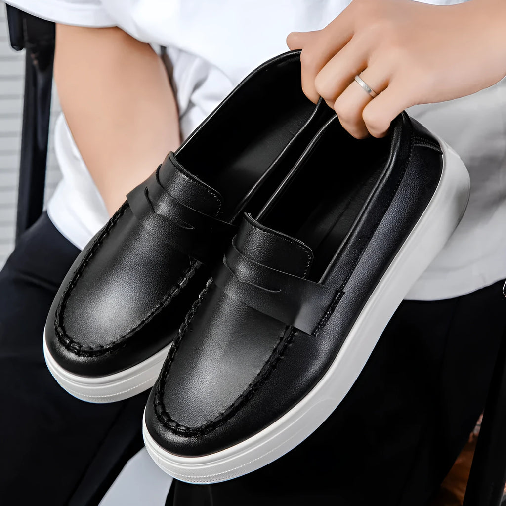 Men's casual British style leather shoes with round toe in PU material.