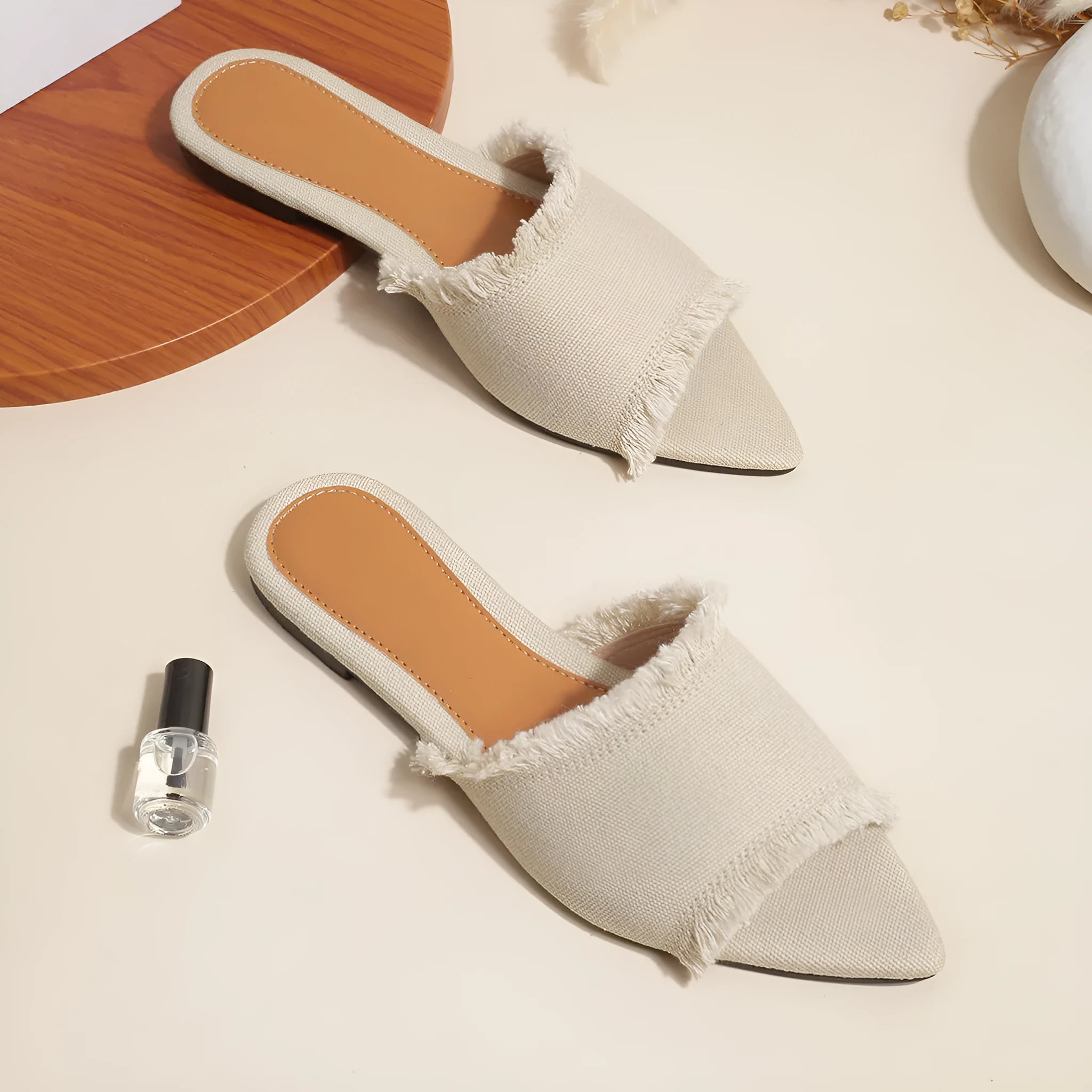 Women's flat denim slippers with a tassel detail and leather lining in apricot colour
