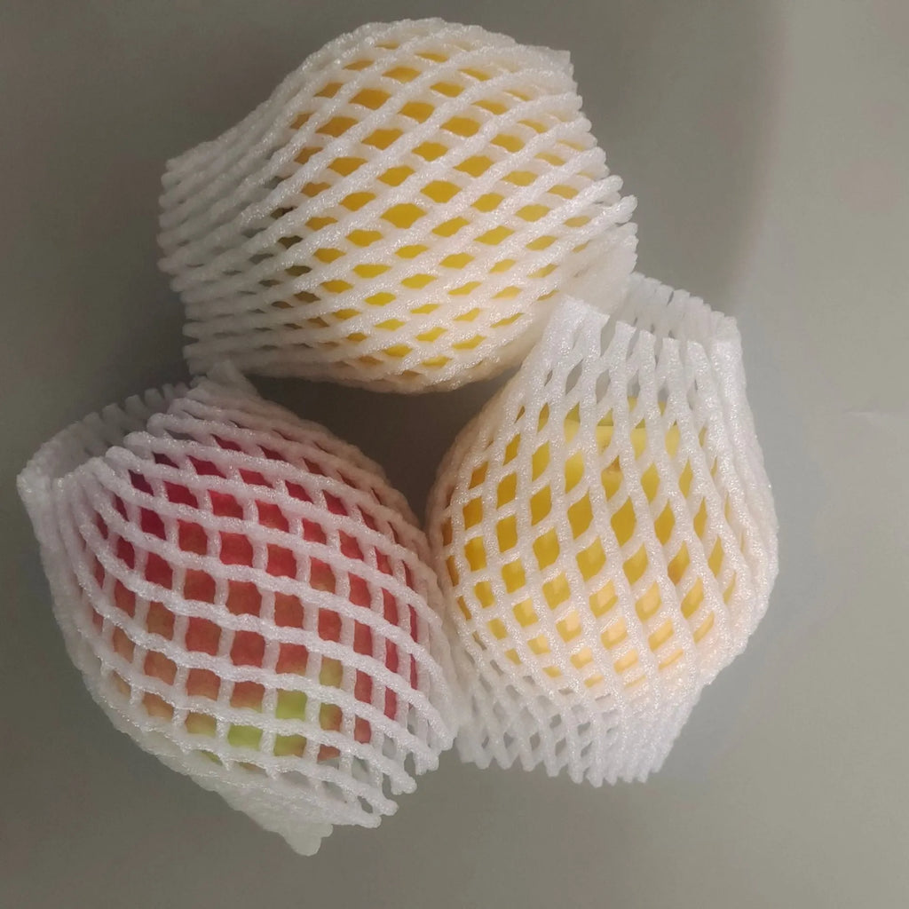 White foam net shockproof protective cover for fruit such as apples and peaches.