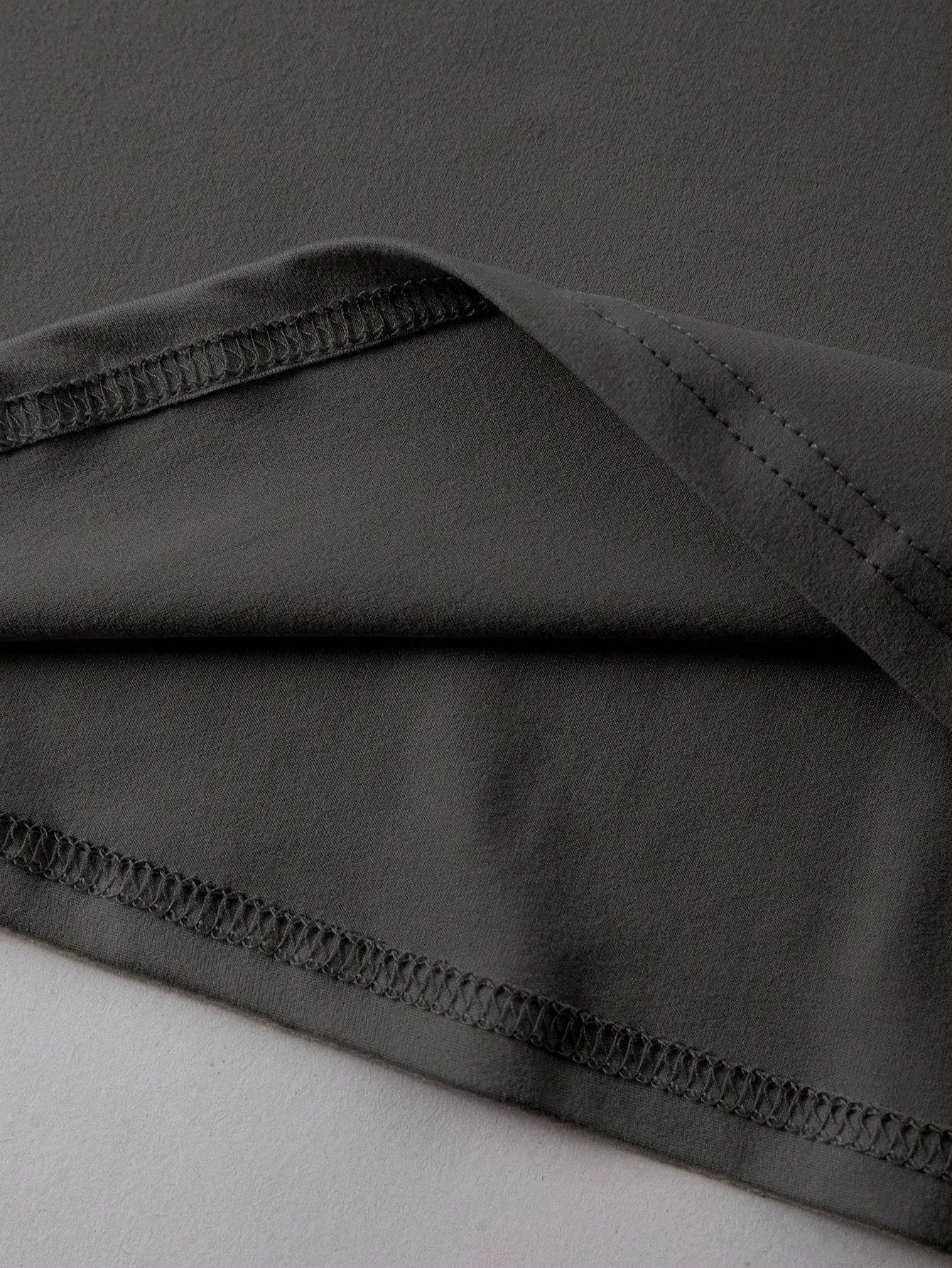 Straight cut cotton summer t-shirt in various colours with short sleeves and round neck