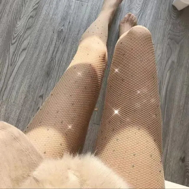 Women's fishnet stockings with diamond mesh patterns in thin nylon fabric