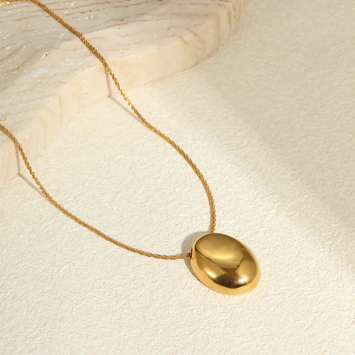 Gold-plated geometric pendant necklace with adjustable stainless steel chain 41-50cm length