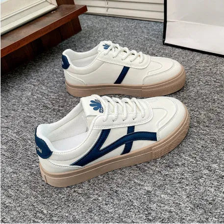 Casual board shoes in brown with low-top design, round toe, and flat rubber sole