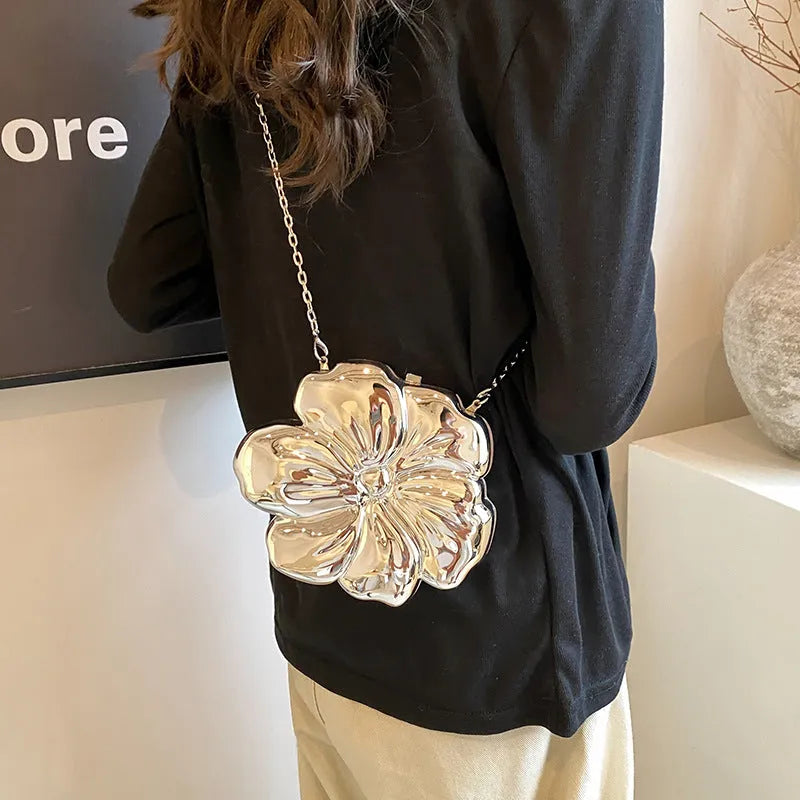 Round acrylic crossbody bag in silver with chain strap, 15x17.5x5.5cm, retro style