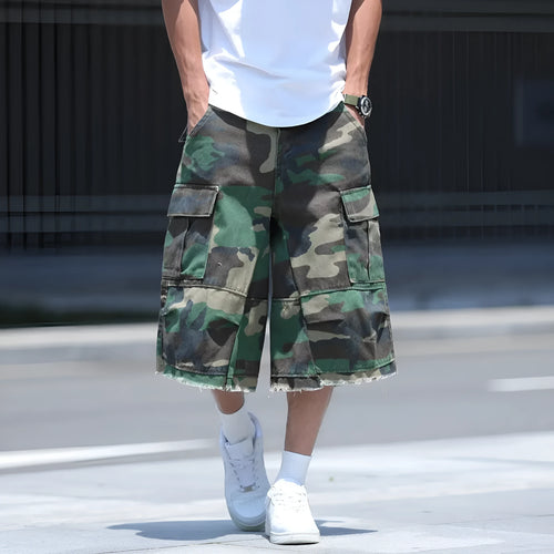 American retro workwear camouflage shorts in loose fit with cropped length