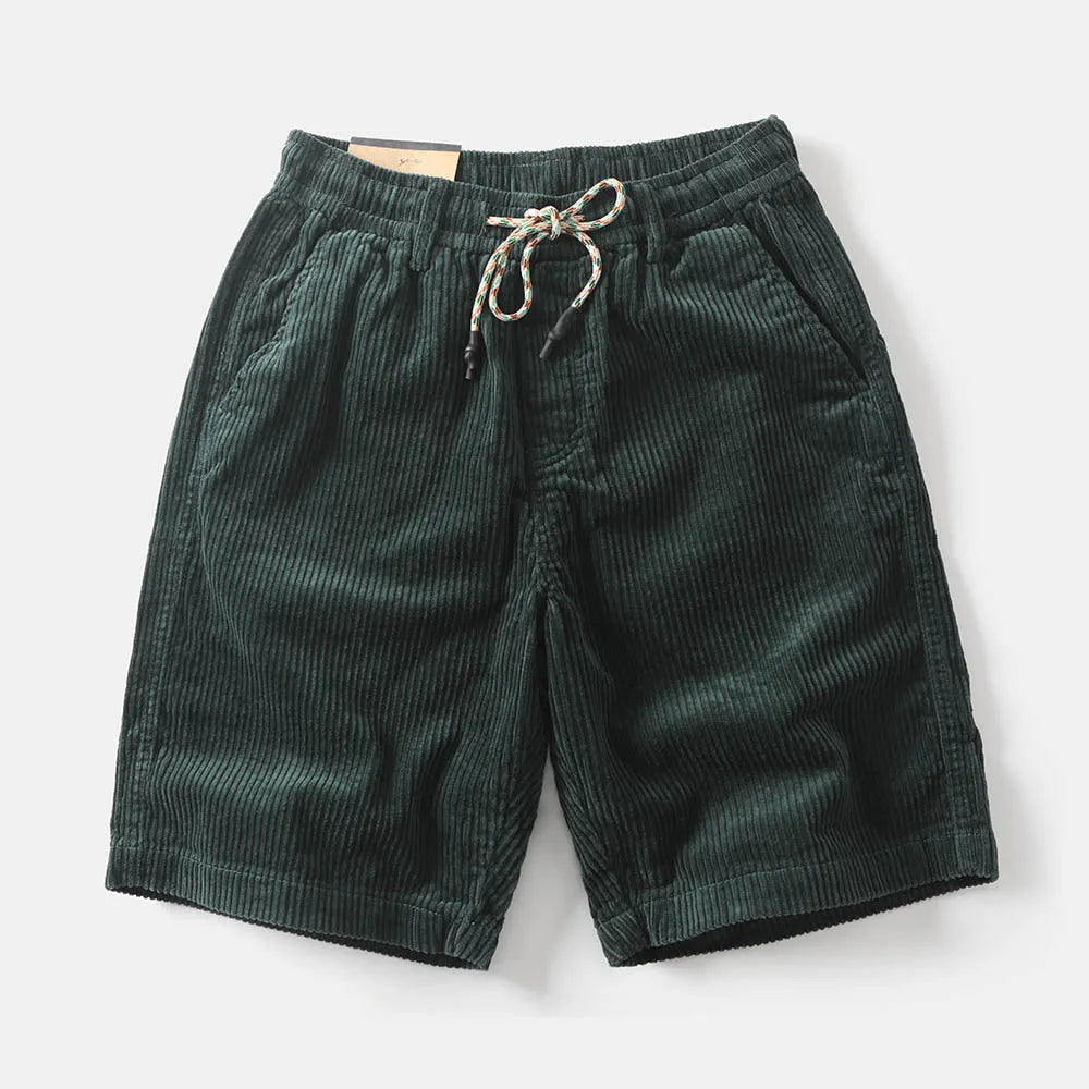 Men's khaki cargo shorts with retro American street style and straight-leg cut