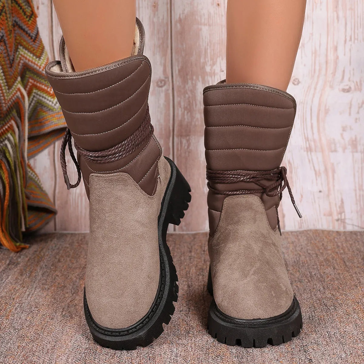 Women's chunky heel mid-tube snow boots in suede with fleece lining and lace-up design