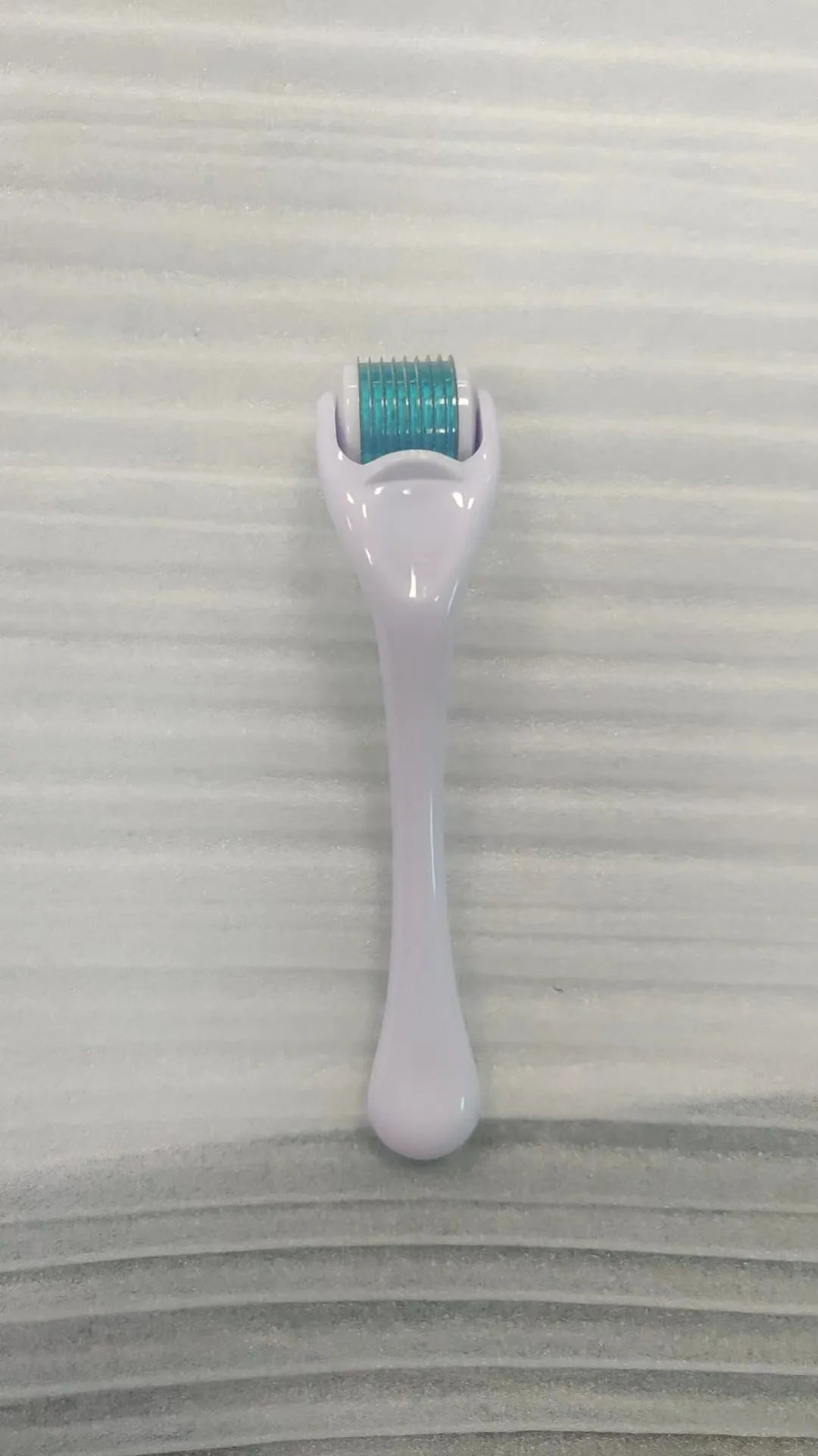 540 micro needle derma roller tool with black handle and purple wheel for 0.2mm 0.25mm 0.3mm cartridges.