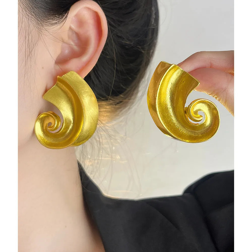Retro geometric alloy ear studs in gold or silver, measuring 5cm with electroplated finish