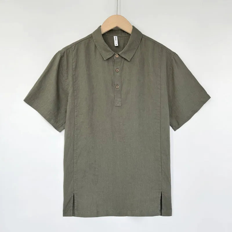 Men's linen casual summer shirt in loose fit with thin lapels and short sleeves.